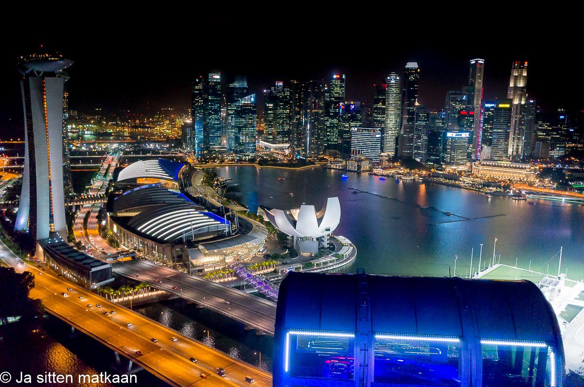 Singaporen nähtävyyksiä - Singapore Flyer