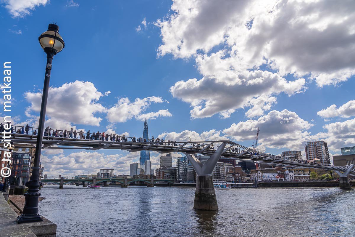 Lon­toon näh­tä­vyyk­siä - Millennium Bridge