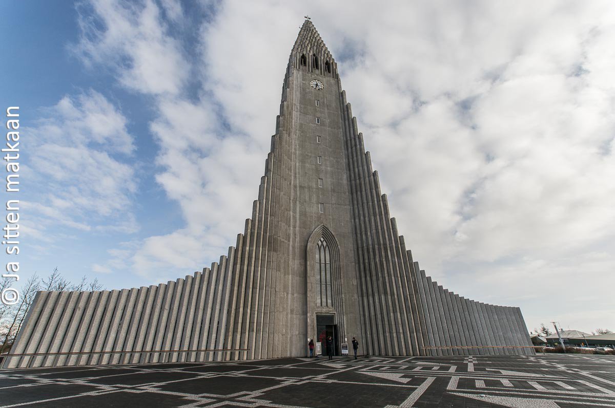 Reykjavikin nähtävyyksiä - Hallgríms­­­kirkja