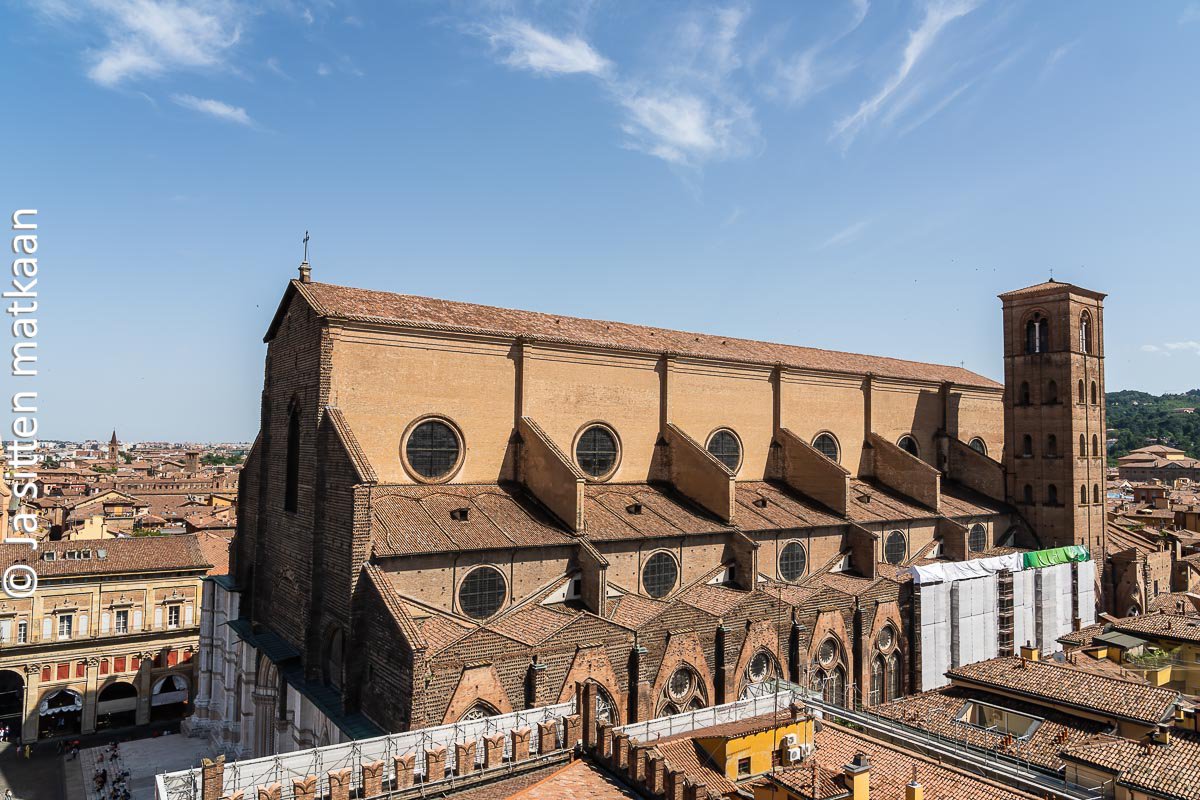 Bolognan nähtä­vyyksiä - Pyhän Petro­niuksen basilika