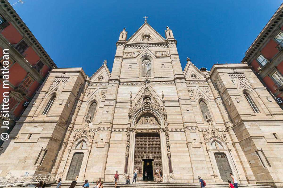 Napolin nähtävyyksiä - Duomo