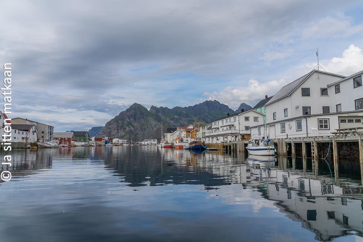 Lofooteilla: Henningsvær