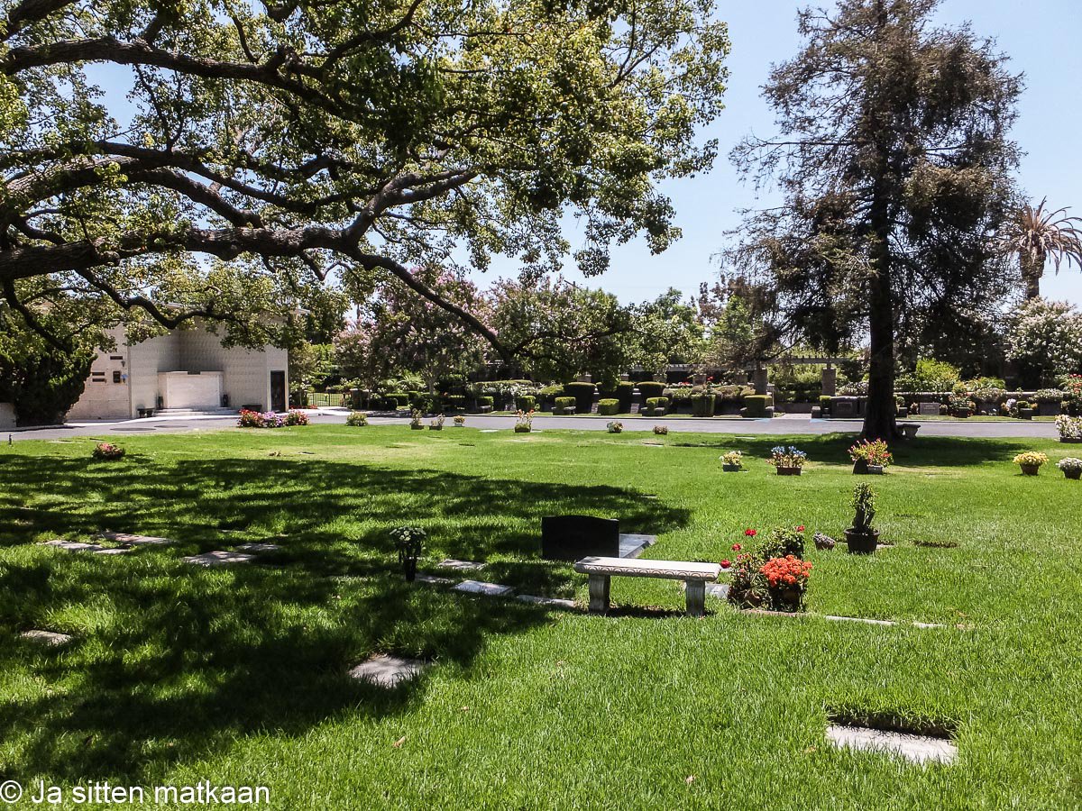 Los Angelesin nähtävyyksiä - Westwood Village Memorial Park