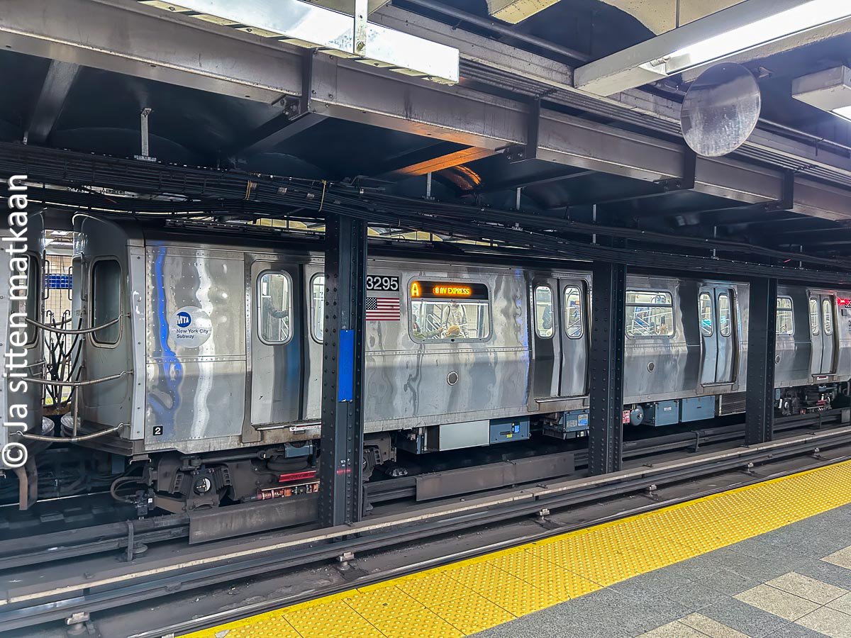 Matkustaminen New Yorkin metrossa