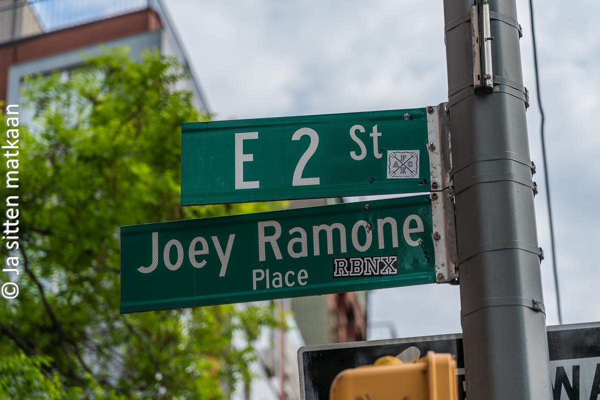 New Yorkin nähtävyyksiä - Joey Ramone Place
