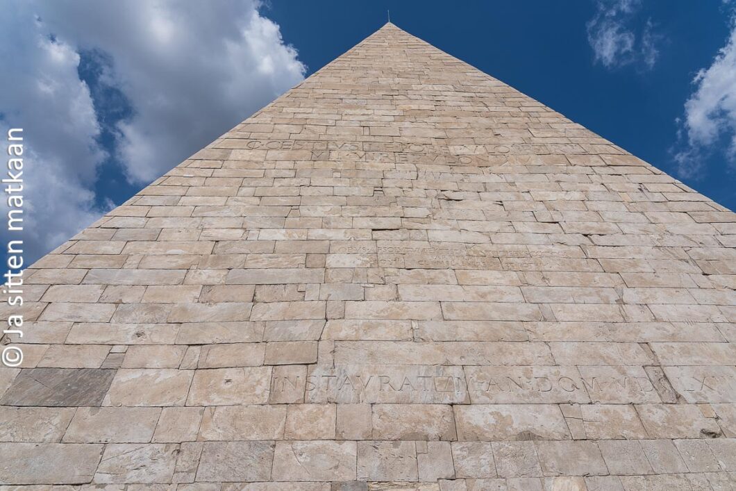 Cestiuksen pyramidi